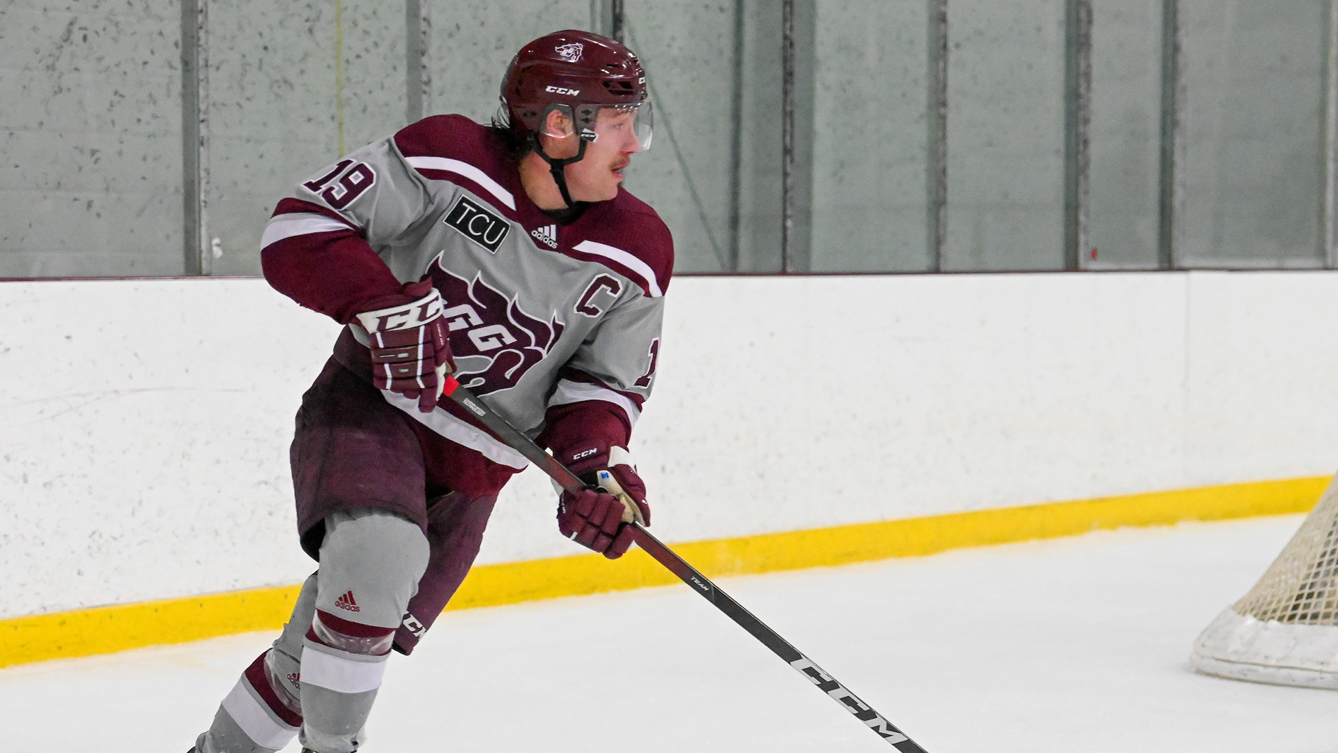 PREVIEW: Men&rsquo;s hockey riding high into first matchup with Ravens
