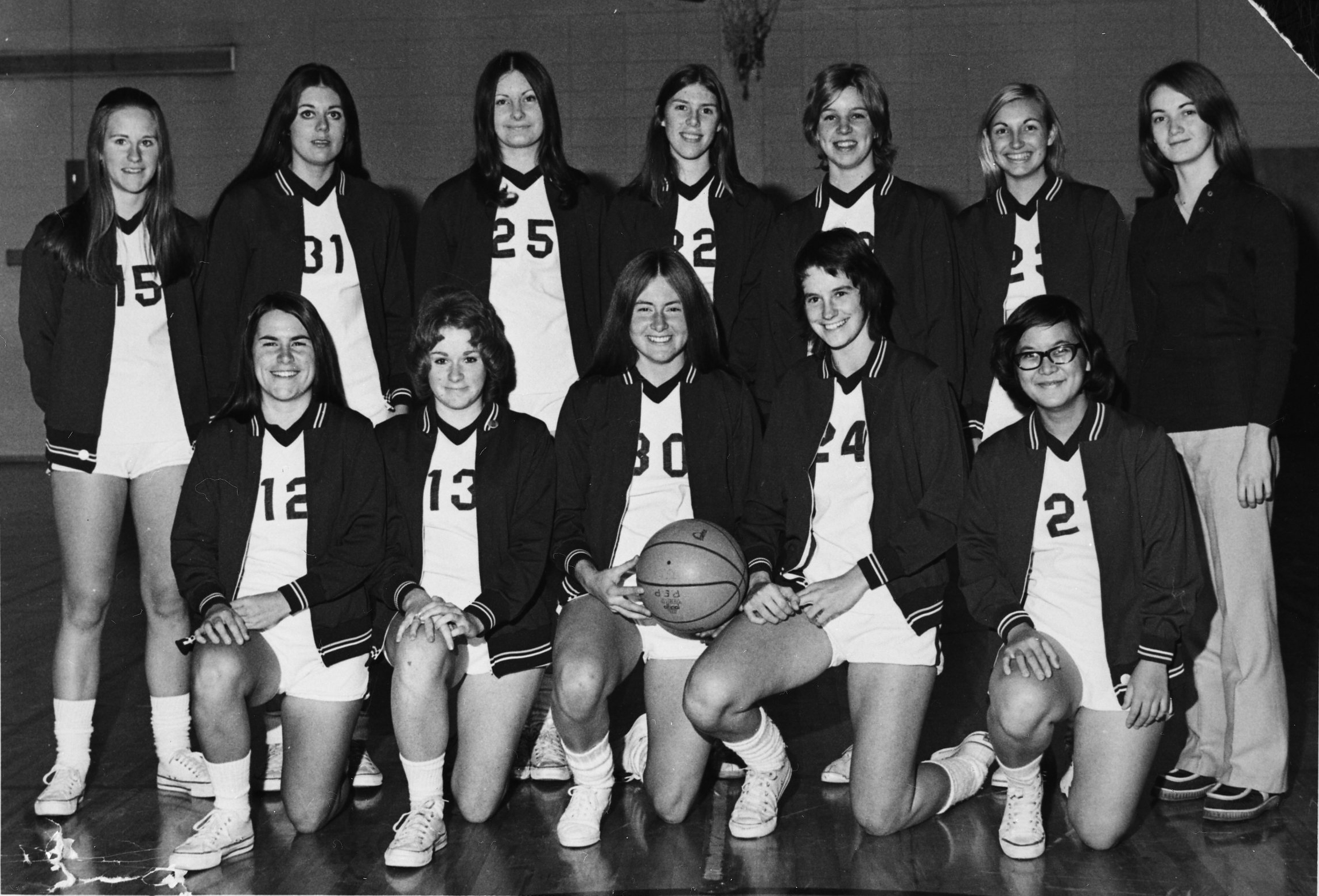 Women's basketball team photo, 1971-72