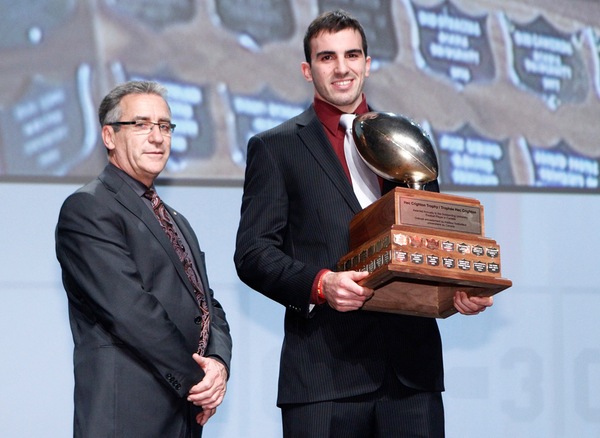 Brad Sinopoli on stage to accept the Hec Crighton trophy.